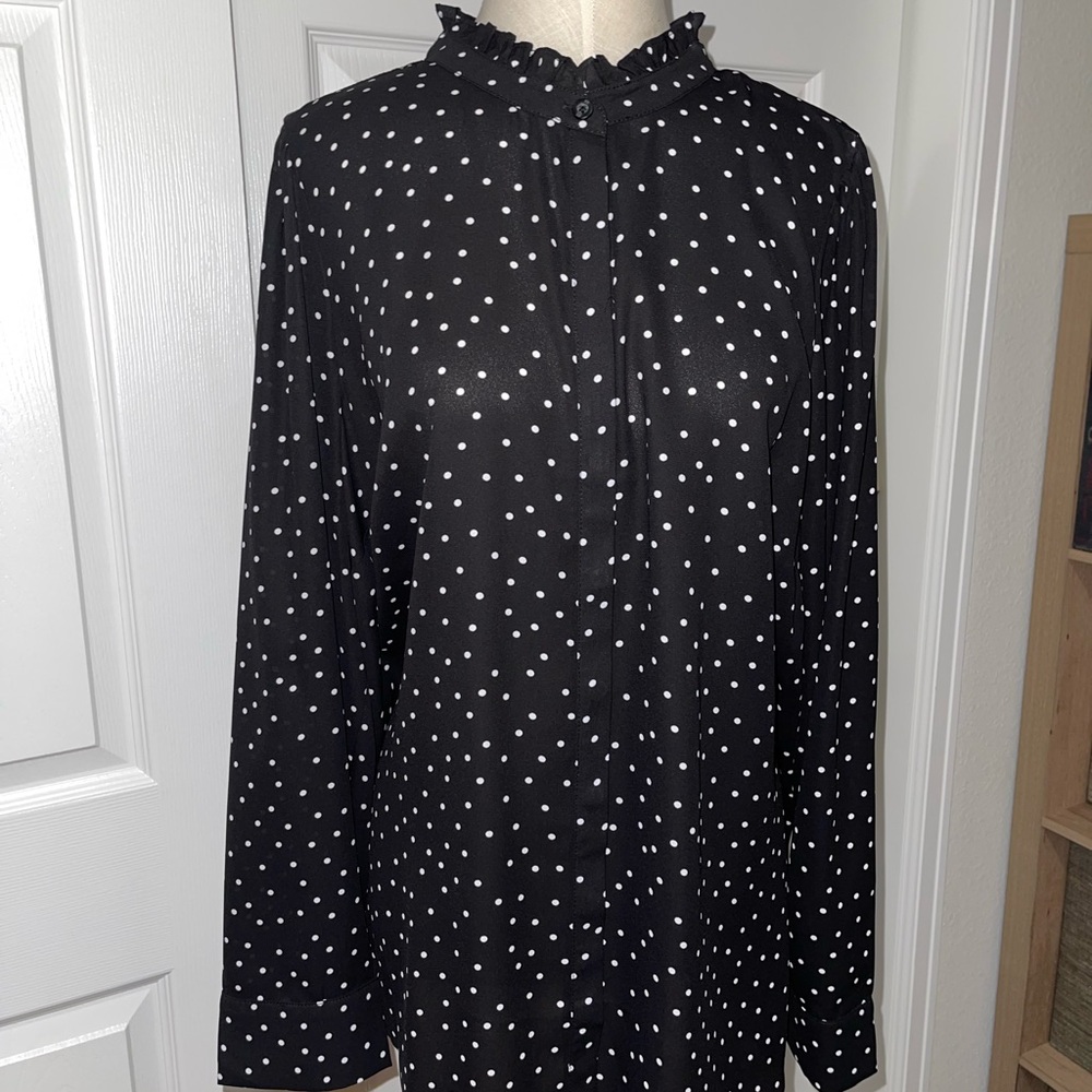 📍SOLD Torrid Black Polka Dot Mock Neck Blouse